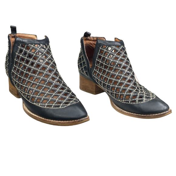 Jeffrey Campbell Women’s Taggert Black Cut Out Ankle Booties Size US 8 - Picture 5 of 11